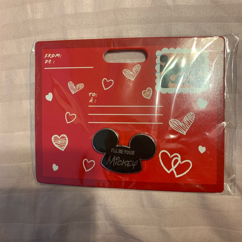 Disney Mickey and Minnie Matching Pin Set